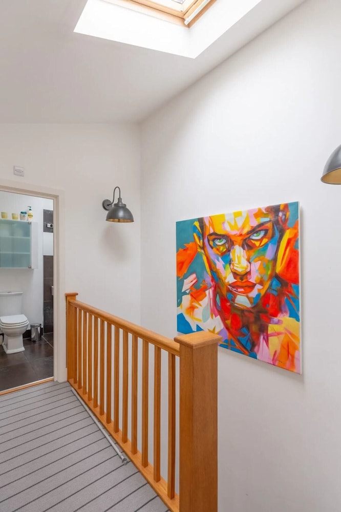 Spacious 2 Bedroom Apartment in Converted Warehouse in Brixton