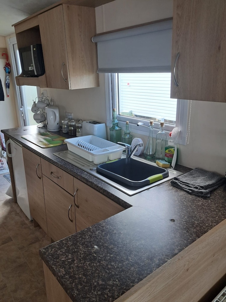 3 Bed Caravan - Sleeps 8 - Pets - Parking - Wifi