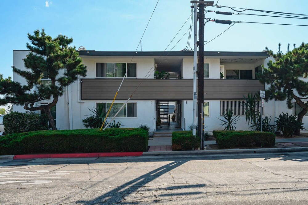 Clean Cozy Apartment Near LA Top Attractions 5