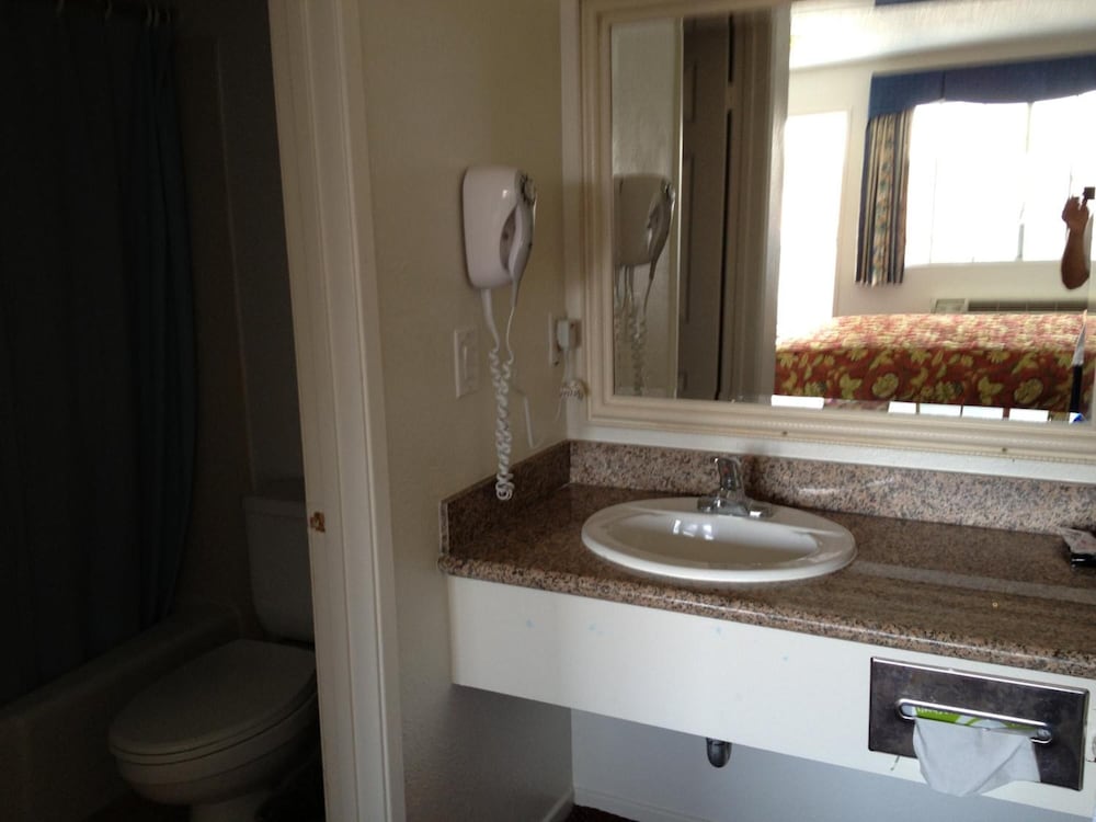 Scottish Inns Long Beach