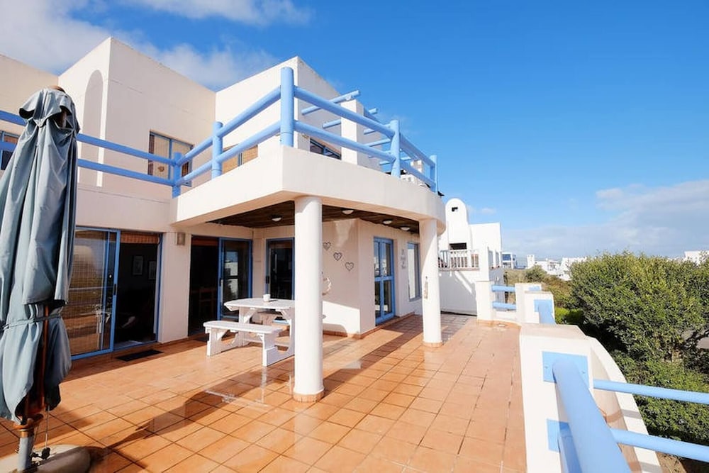 Charis to Theo - Relax in Style at This 3-bedroomed Langebaan Holiday House