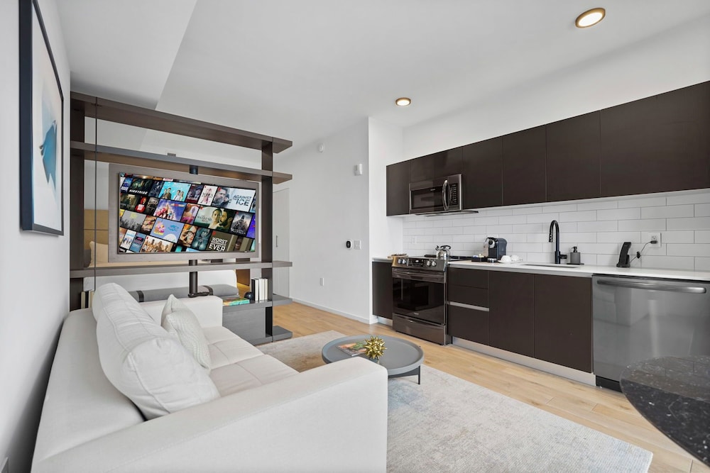 Beautiful Studio Near Bayfront Park