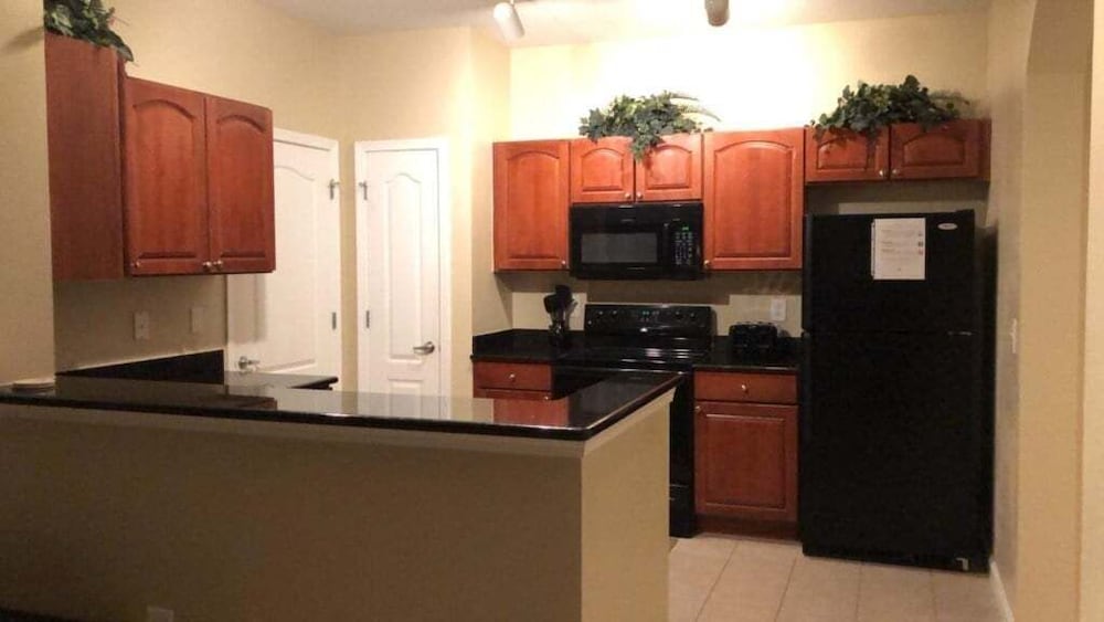 Beautiful 1st Floor Condo In Gated Cane Island, Close To Parks 2 Bedroom Condo