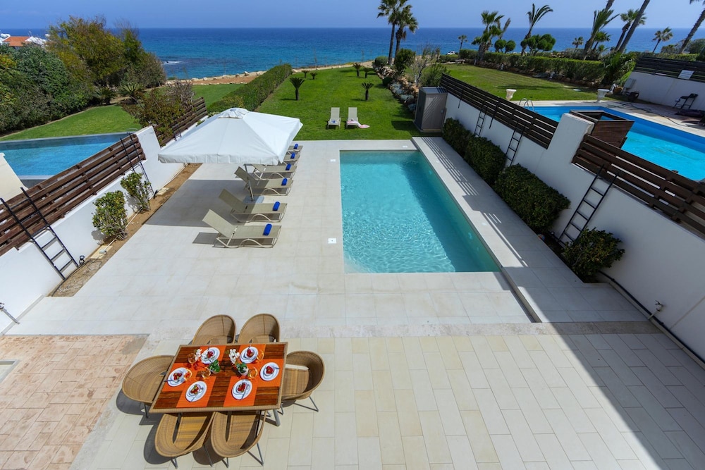 Protaras Beachfront Villa Pietra