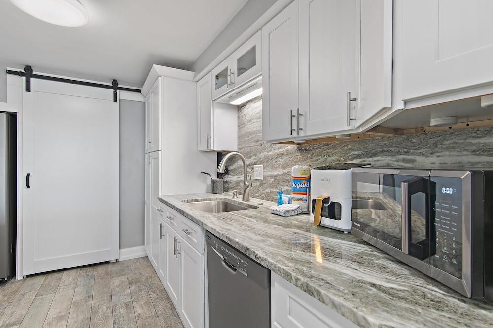 Shoreline Towers 3033