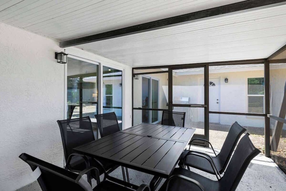 Modern 3 Bedroom, Wesley Chapel!