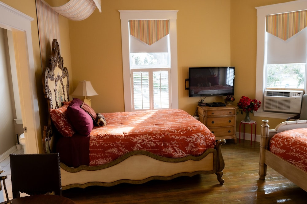 Oak Tree Hotel