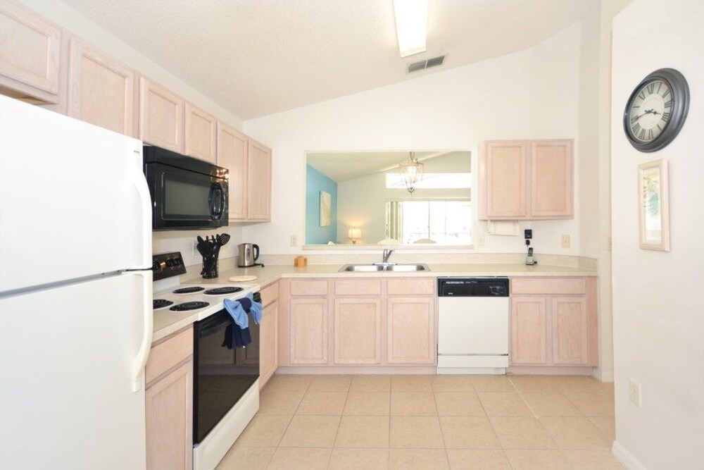 Blue Sky Villa 3 Bedroom Home by Redawning view 4