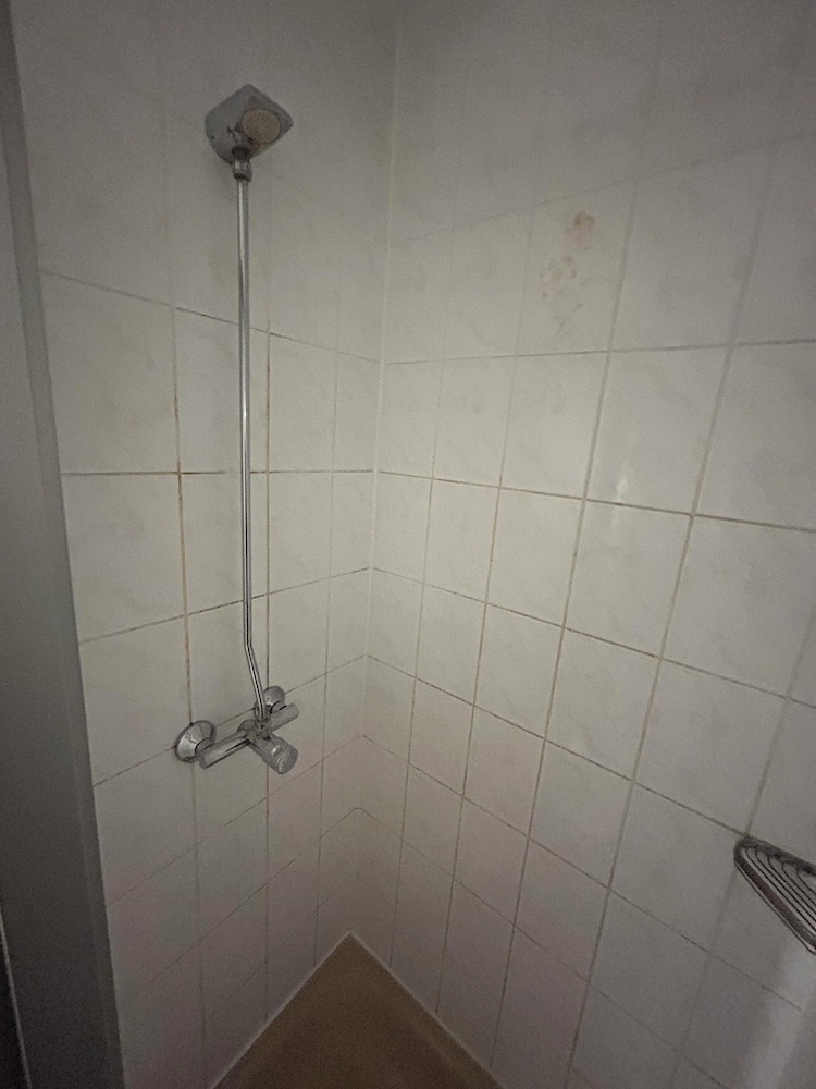 2-Rent Group Hostel Rooms AUB162