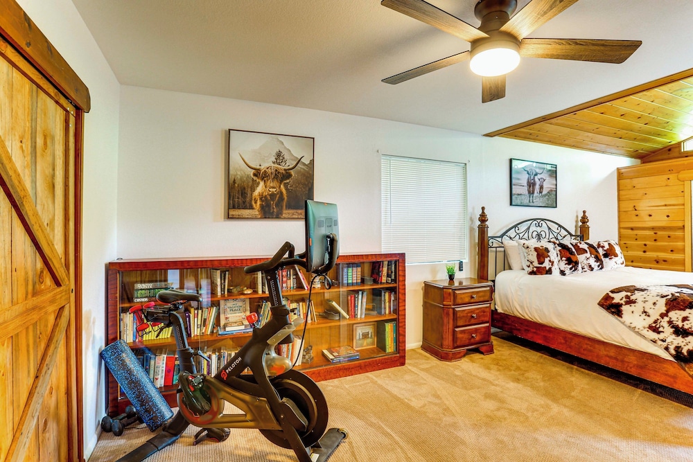 Scenic Riverfront Escape w/ Sauna in Junction City
