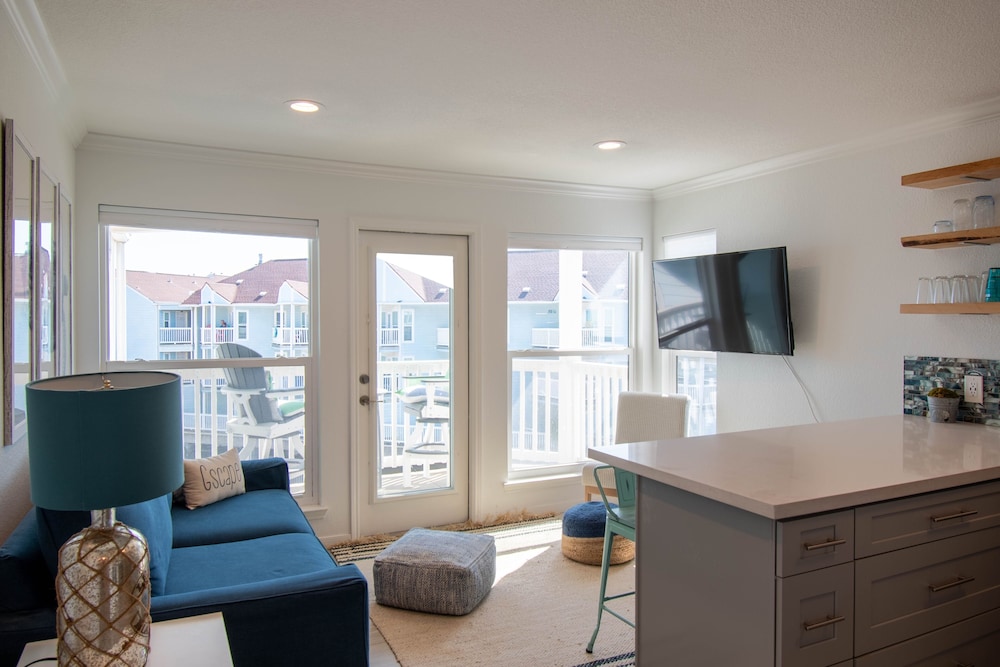 Seascape 2307 1 Bedroom Condo by RedAwning