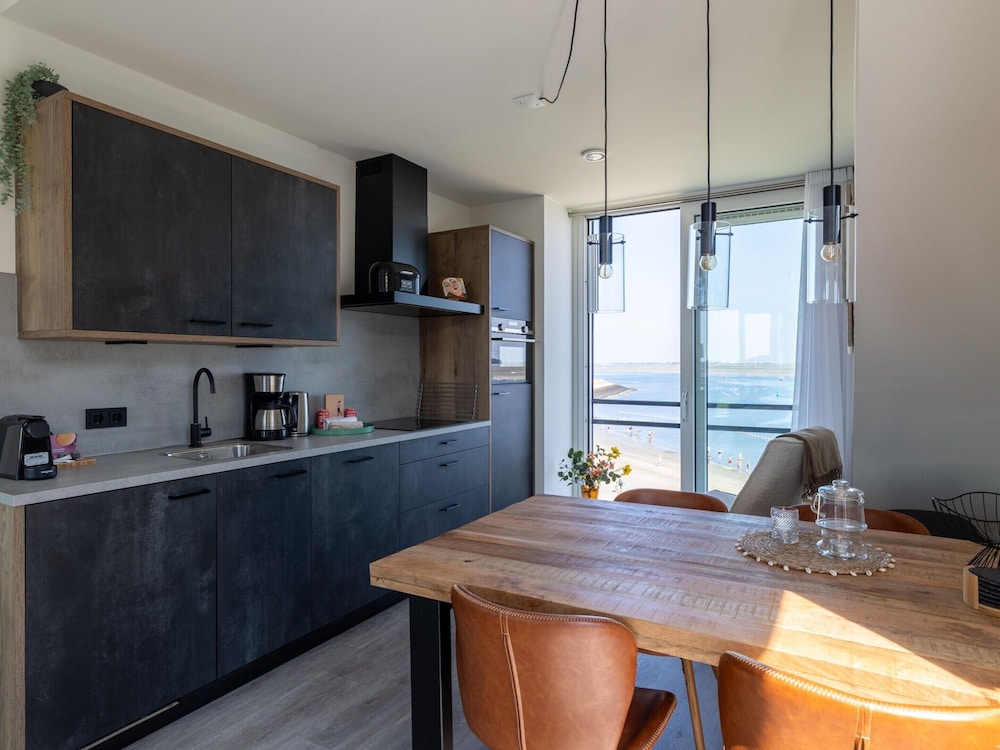 Seaside Getaway, Sint-annaland