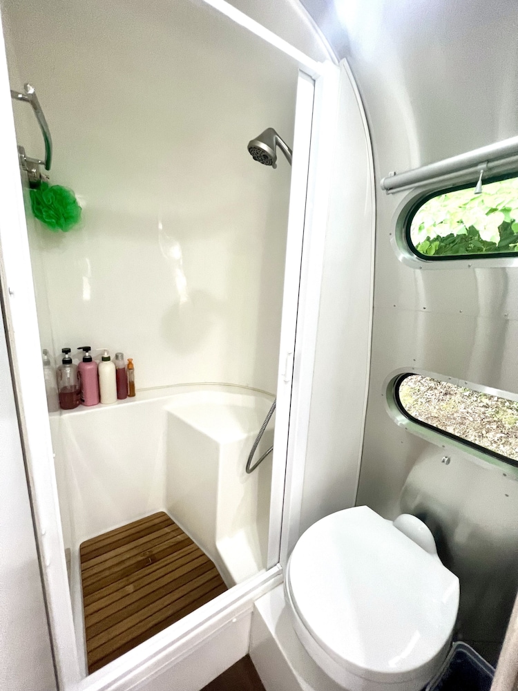 Glamping In The Mountains 1 Bedroom Home by RedAwning view 3