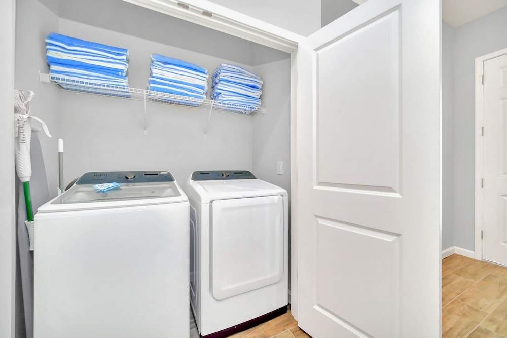 Upstay - Sleeps 26 w Private Pool Hot Tub Games