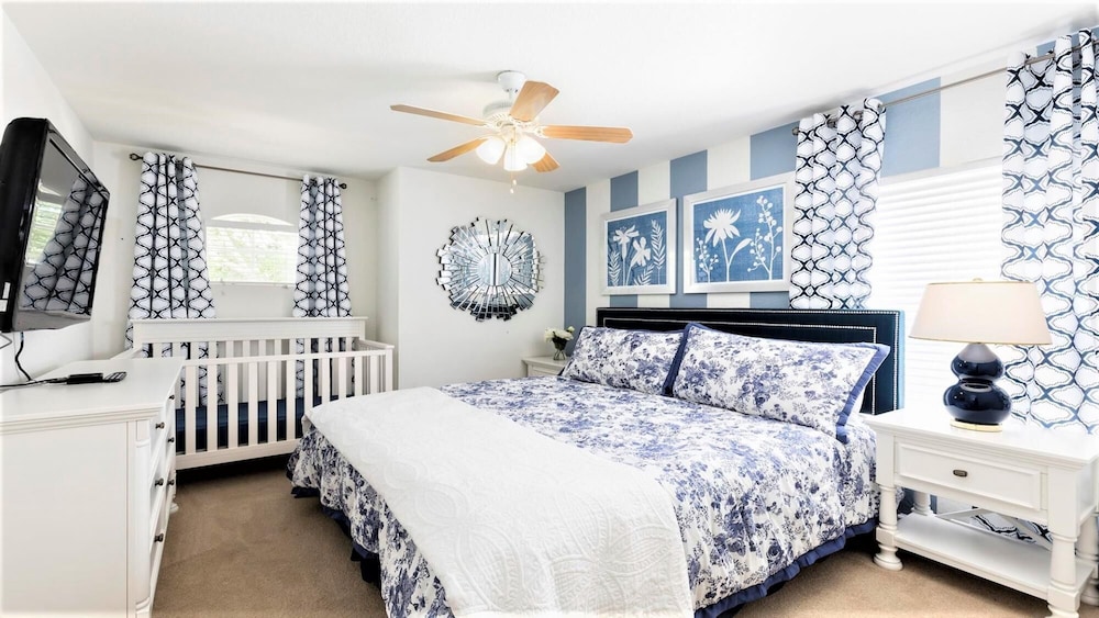 Lake View En Suite Villa Close to Disney w Pool AND SPA view 5