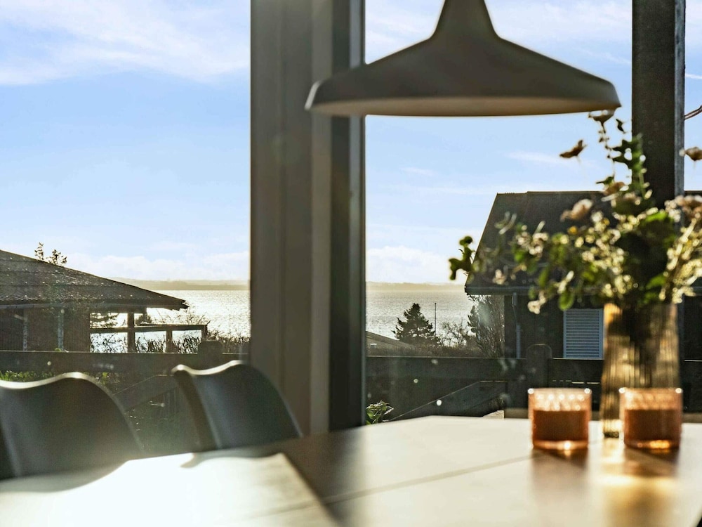 5 Star Holiday Home in Ronde
