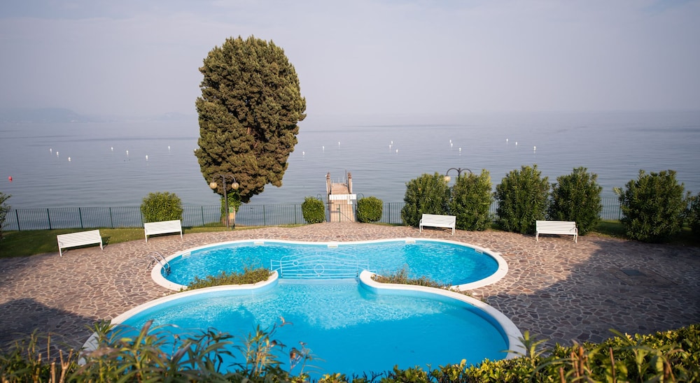 Specchio sul Lago