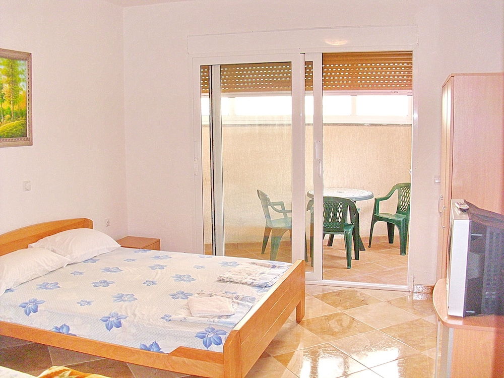 Panorama Apartments & Rooms view 3