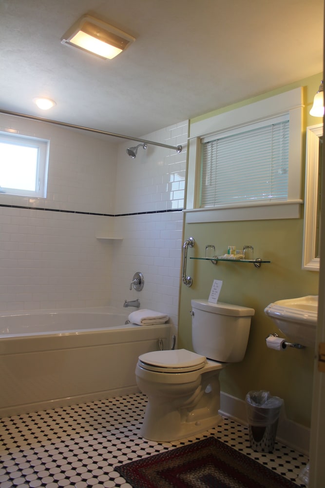 Captain's Cottage Suites