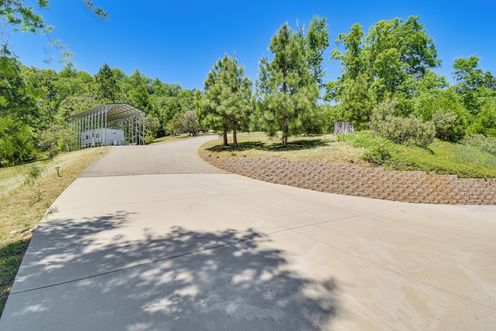 Hike, Boat & More: Home w/ Hot Tub in North Fork!