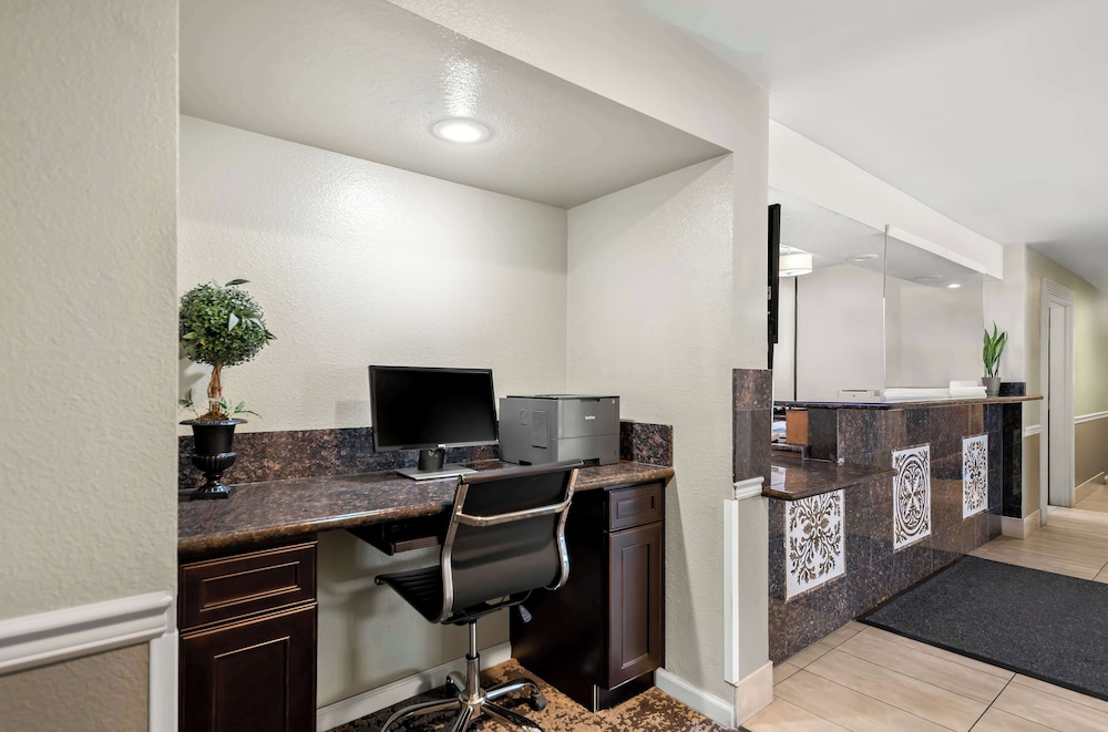 Los Banos Vacations - Best Western Executive Inn - Property Image 9