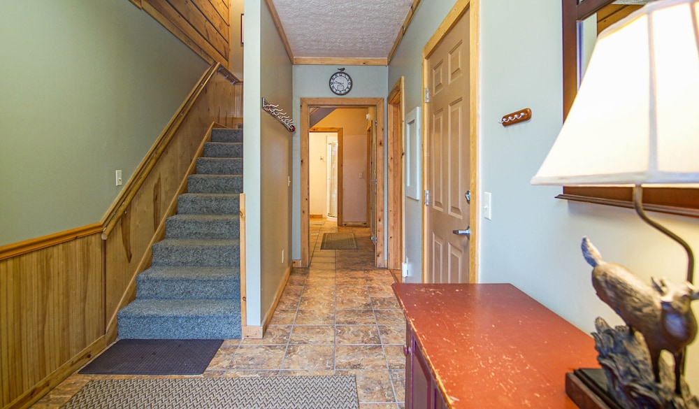 Loggers Run #7: 5 Bedrooms, 3.5 Bath: Slope Side. Overlooks The Ski Trail !
