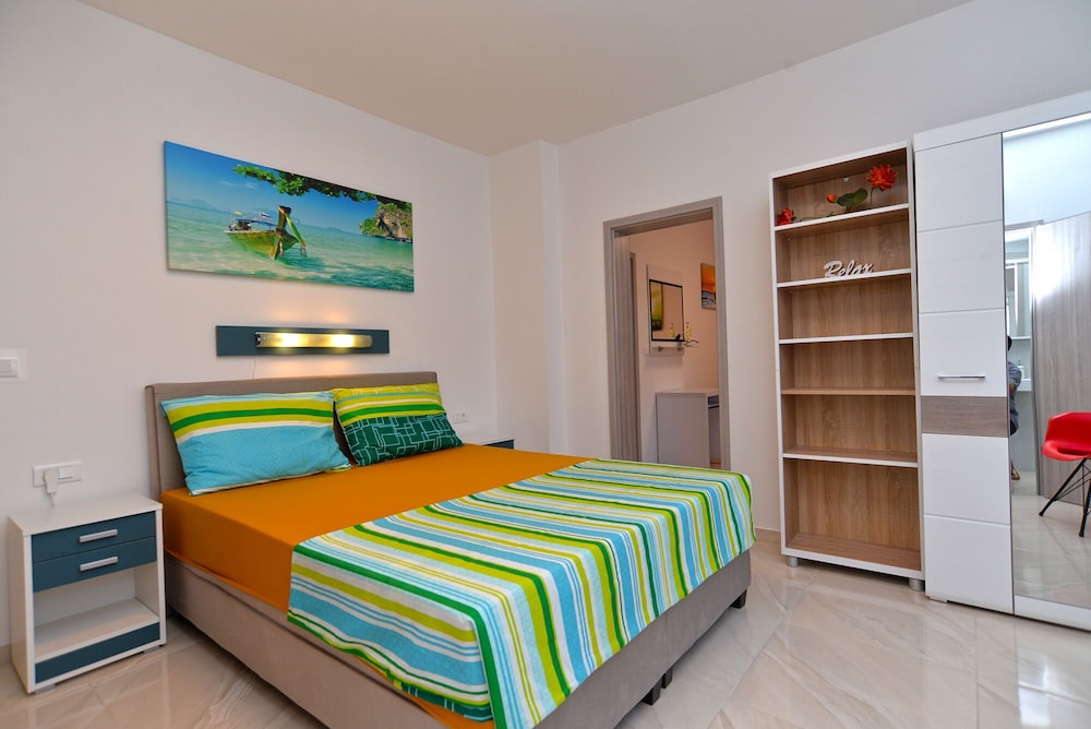 Apartment 925 view 4