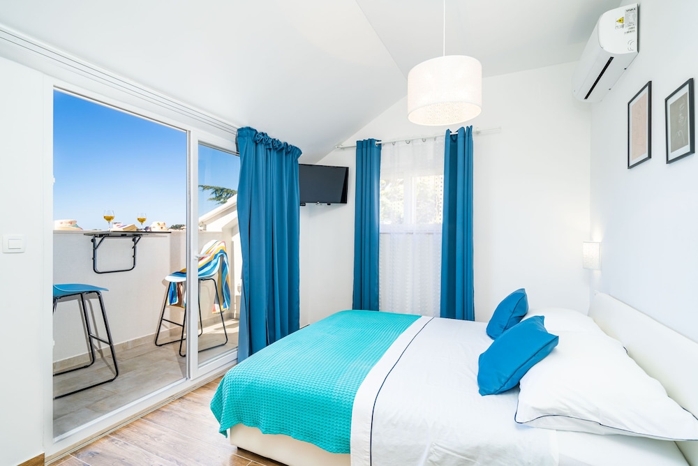 Jele Rooms