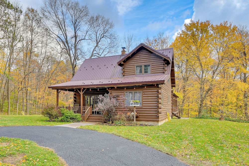 Private Hannibal Cabin With Sauna & Hot Tub!