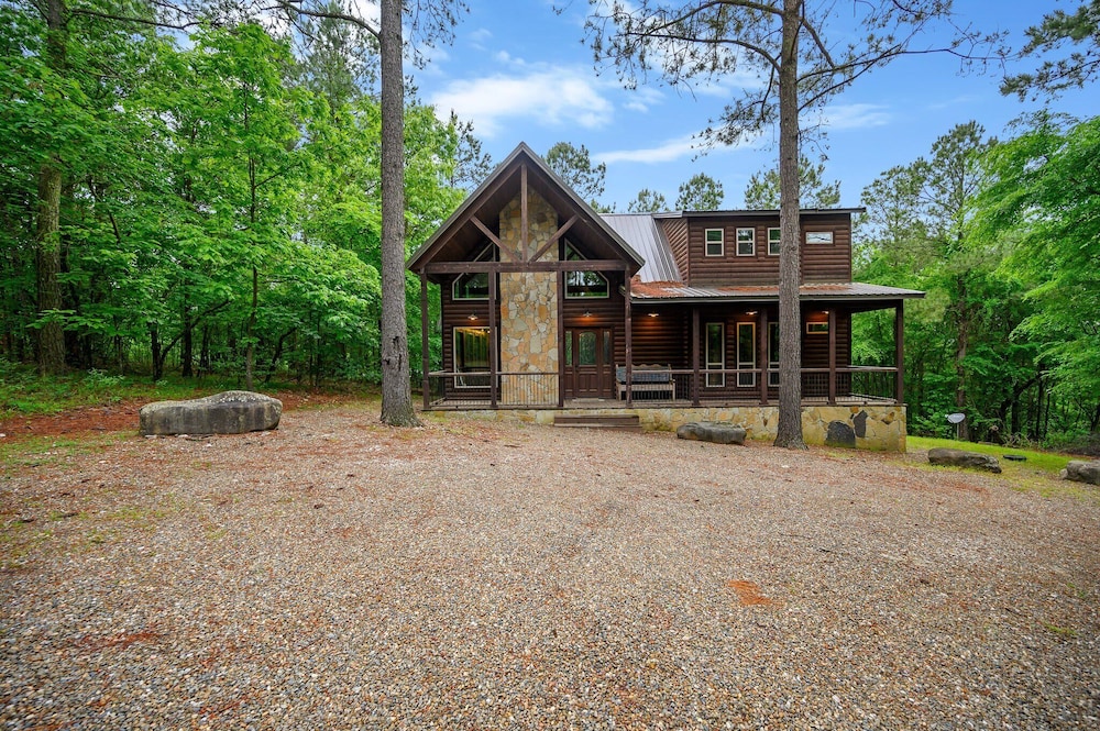Cabin Vibe - Bunkroom - 3 King - Firepit - Shuffleboard