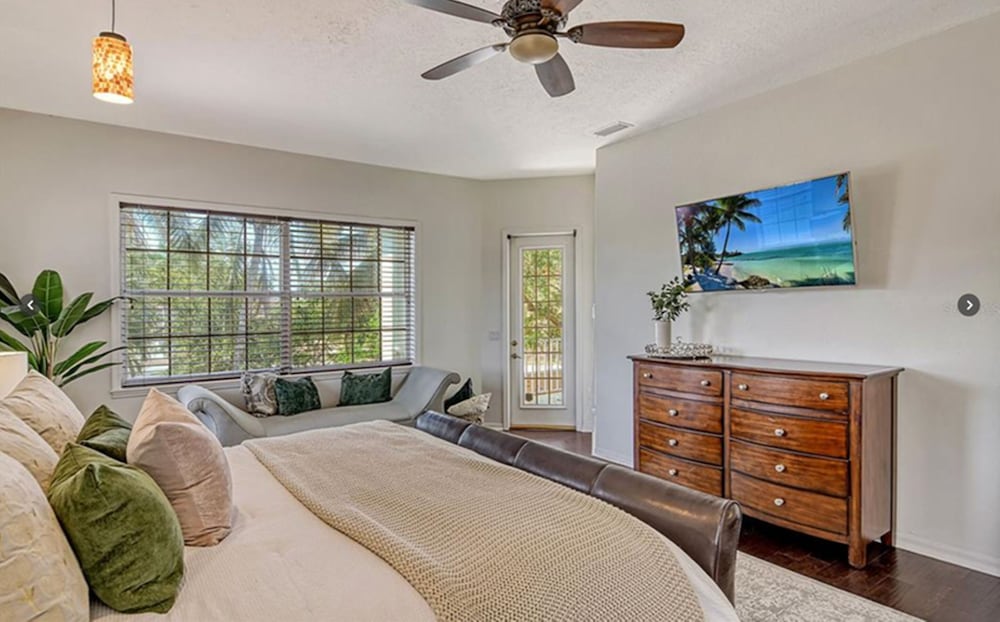 1200 Tree Bay view 4