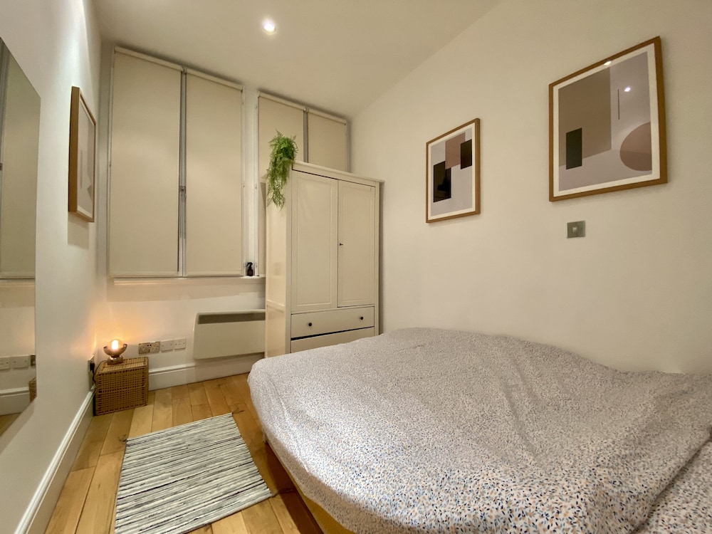 London Oasis - 2 Bedroom Apartment