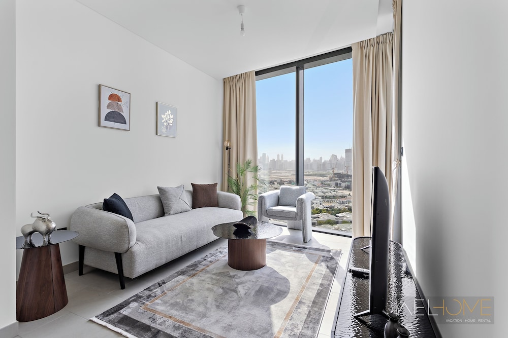 WelHome - Charming Apt With City Lights in Sobha Waves