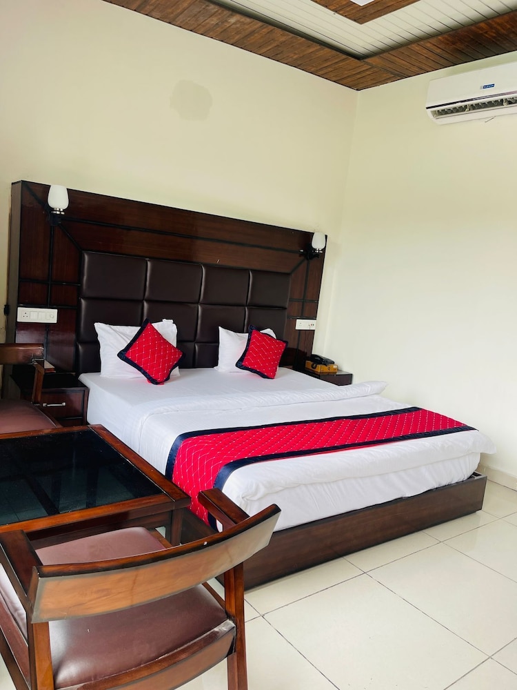 Lee Corbett Resort