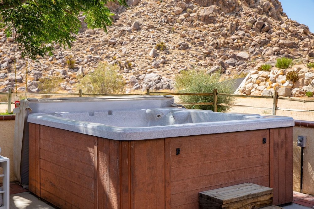 Desert Shadows by Avantstay Breathtaking Views Pool