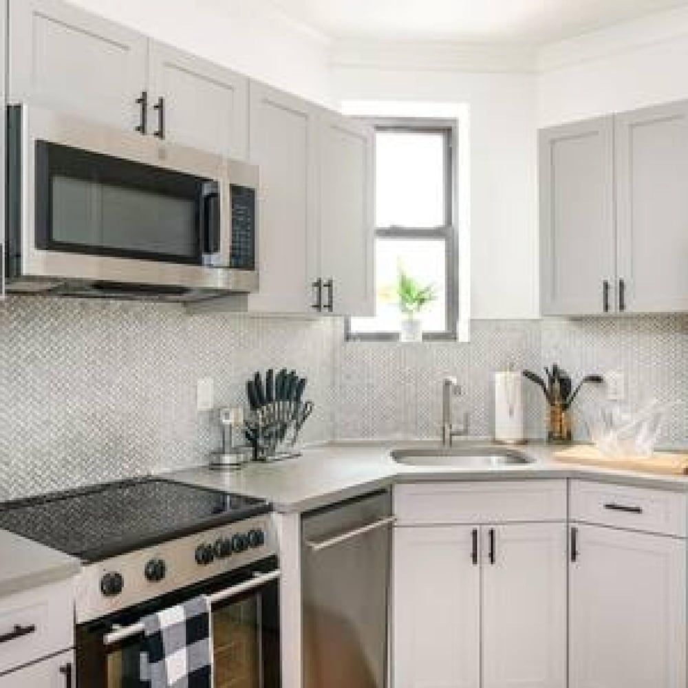 1290-6 Newly Renovated 2 Bedrooms in UES
