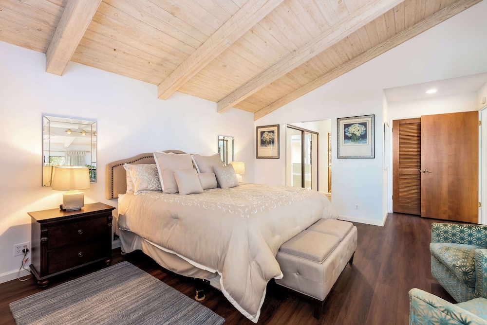 Heavenly Carmel Stay for 10!
