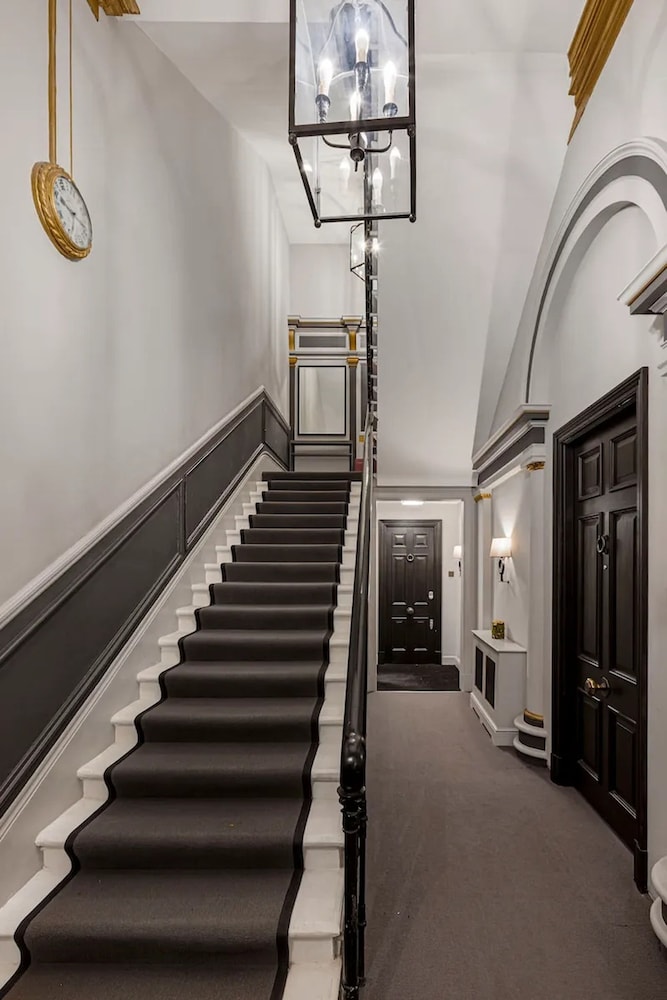 Cadogan Squre-2 Bedroom