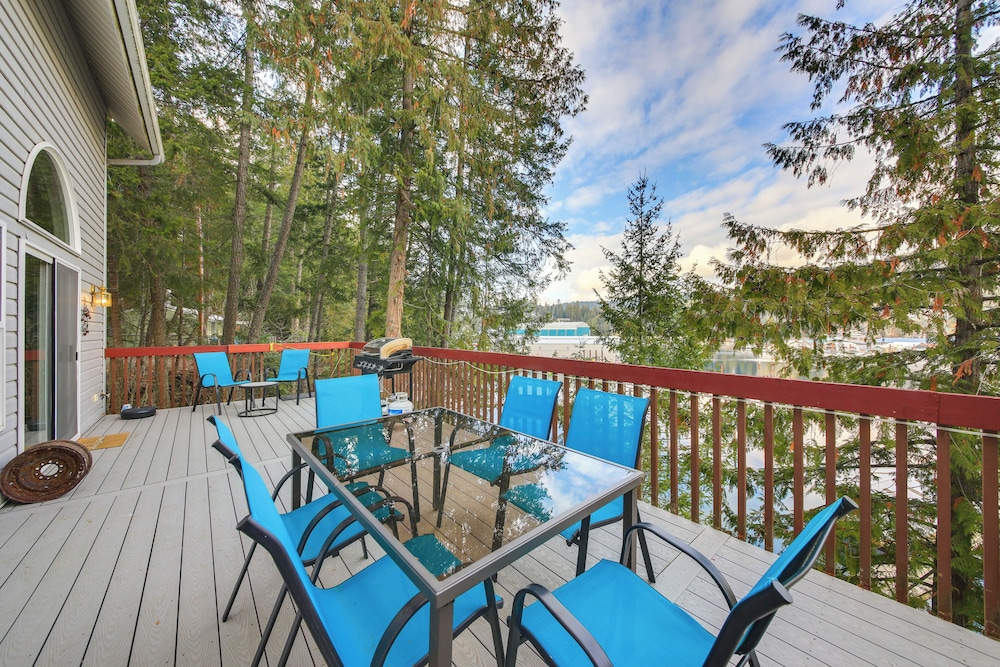 Boat, Fish, Swim: Lake Pend Oreille Gem w/ Deck!