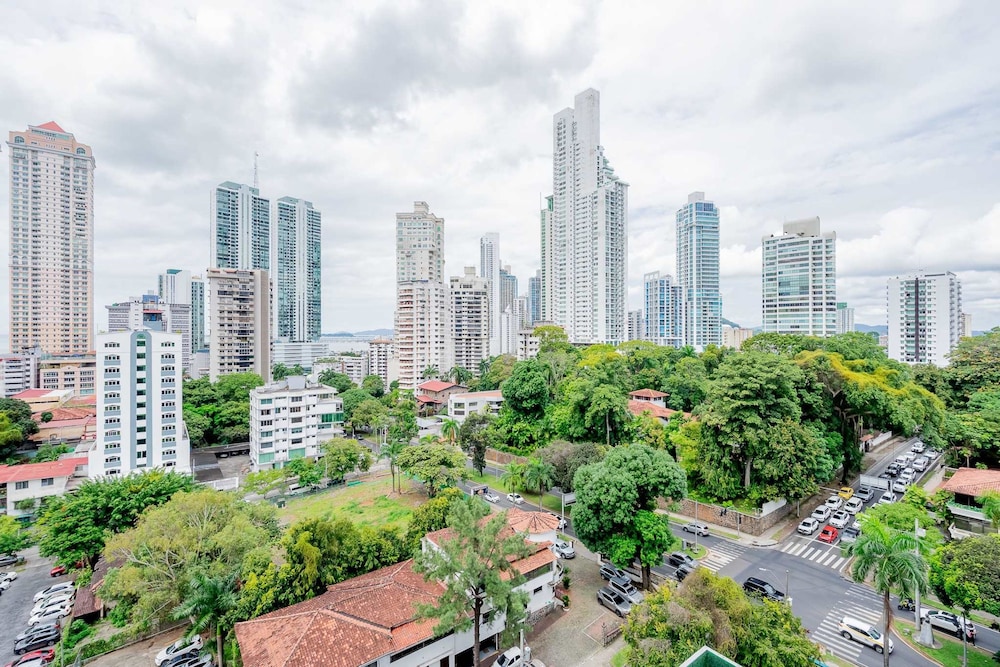 w Situated 1BR w Beautiful View in Calle 50