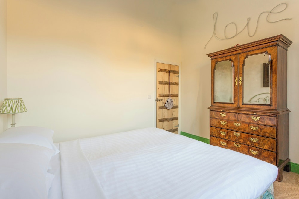 Barlby Road III by Onefinestay