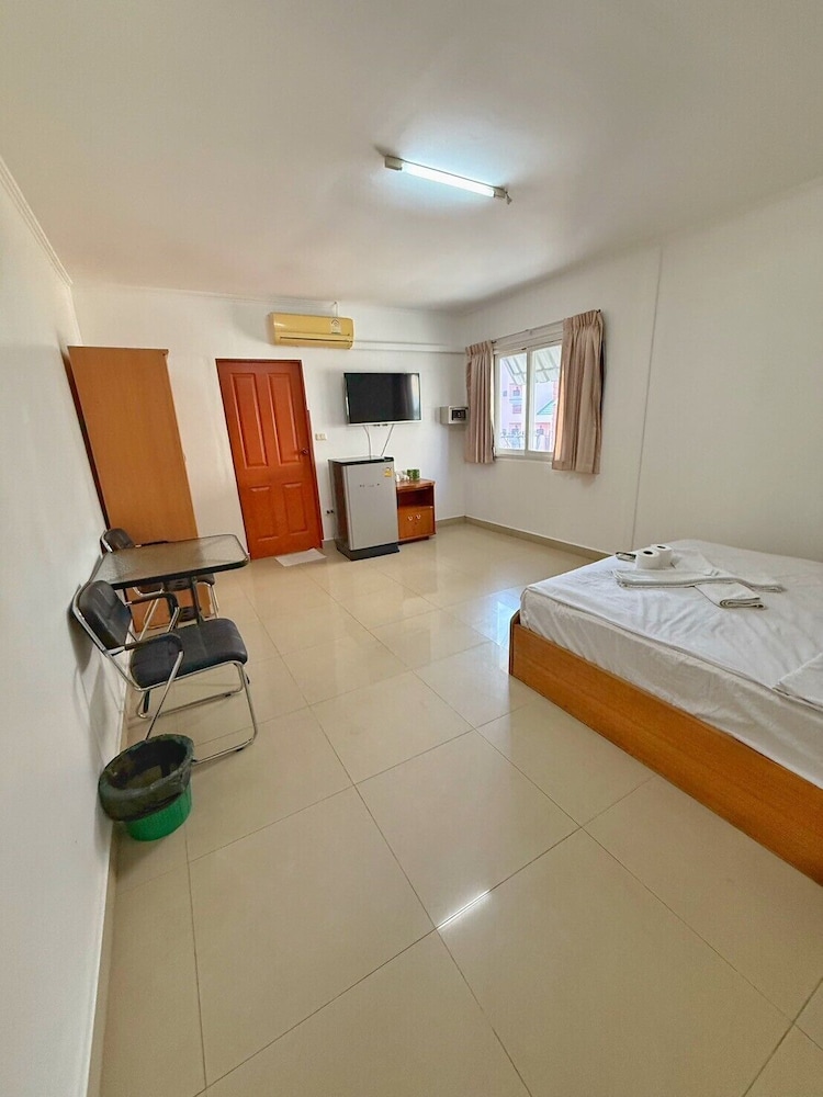 Malee Guesthouse & Restaurant