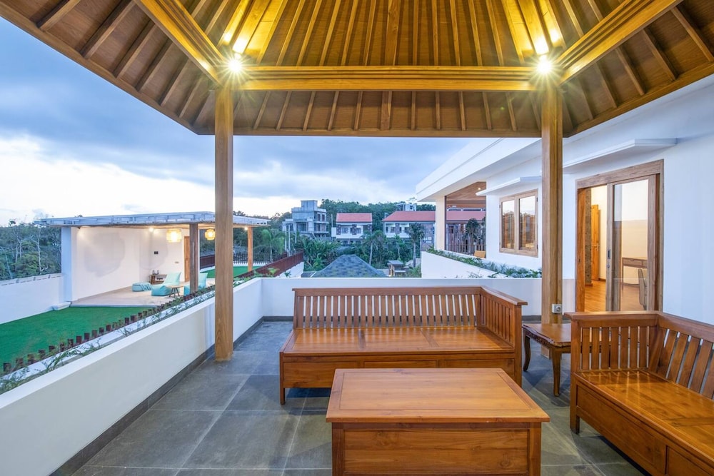 Breeze Opulent 6 BR in With Ocean View 5 Mins to Savaya
