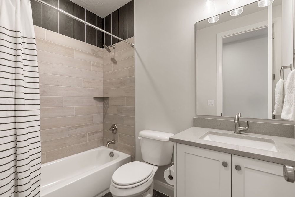 The Crash Pad 5 Bedroom Townhouse