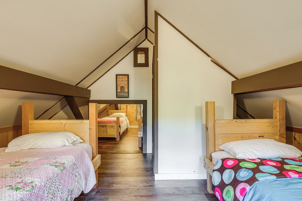 Hike, Raft, Ski & More: Cozy Cabin in Johnsburg!