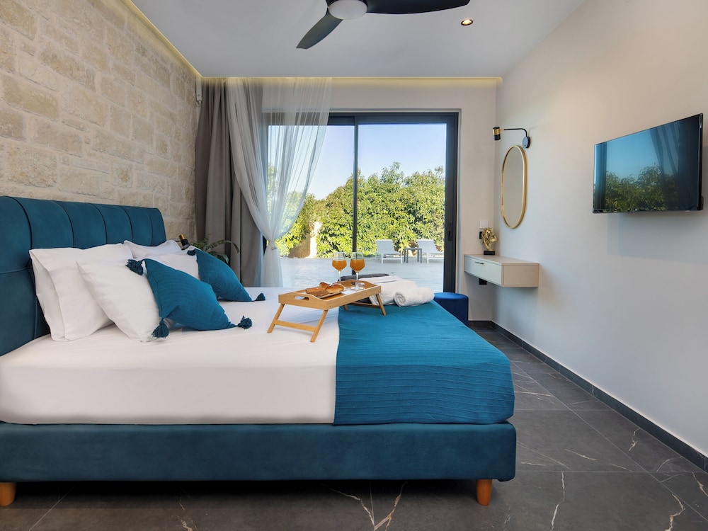 PanStel Luxury Villas - pools & jacuzzi