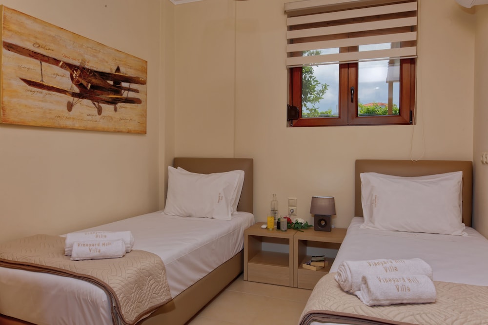 Cretan Vineyard Hill Villa Private Pool, Panoramic View, Beautiful Vineyard