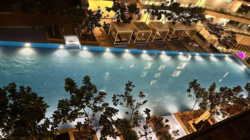 The Robertson Residences Free Gym & Pool