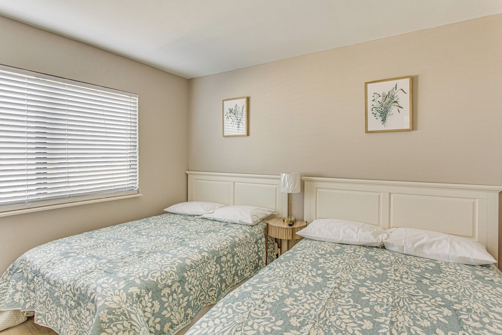 Walk to Ocean: Pool-view Condo in Myrtle Beach!