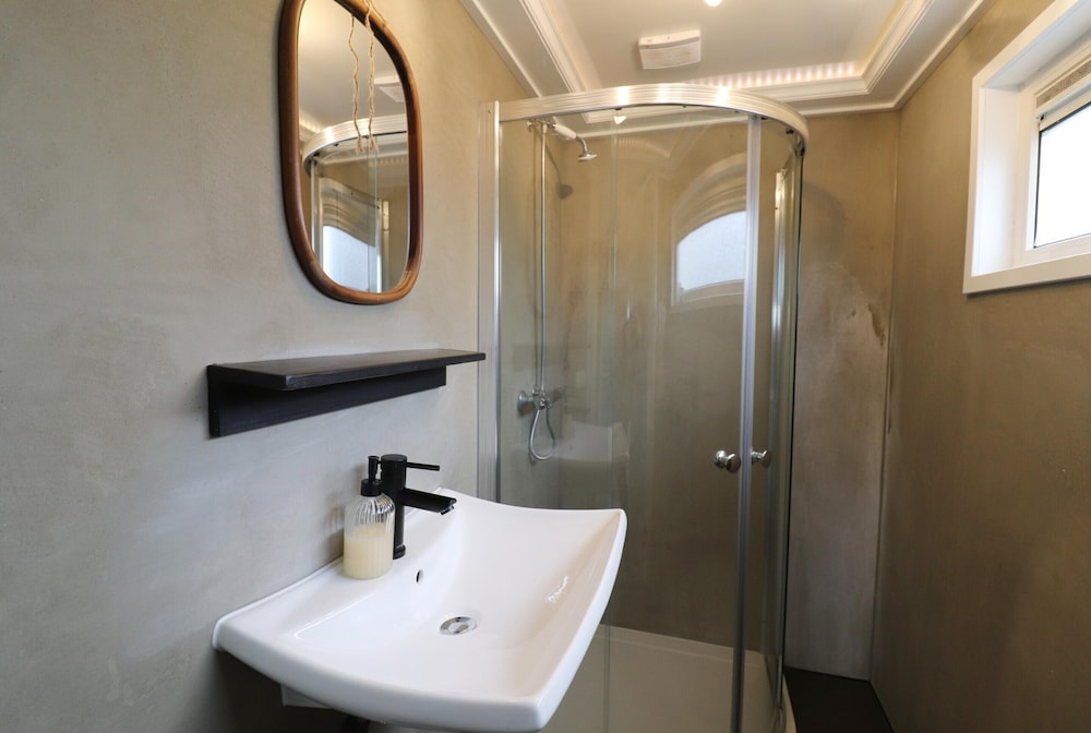 2 Adjacent Houses With Lots of Privacy